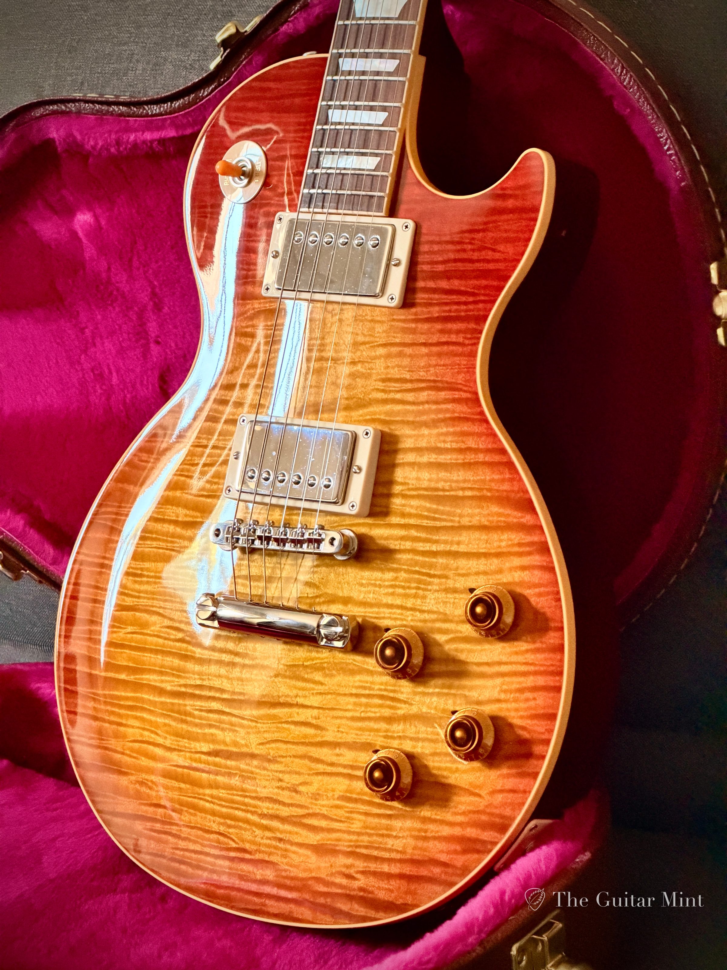 1992 - Gibson Les Paul Classic Signature Edition, Les Paul signed, 1-piece Flamed Maple Top, #1-30, Heritage burst, Mint