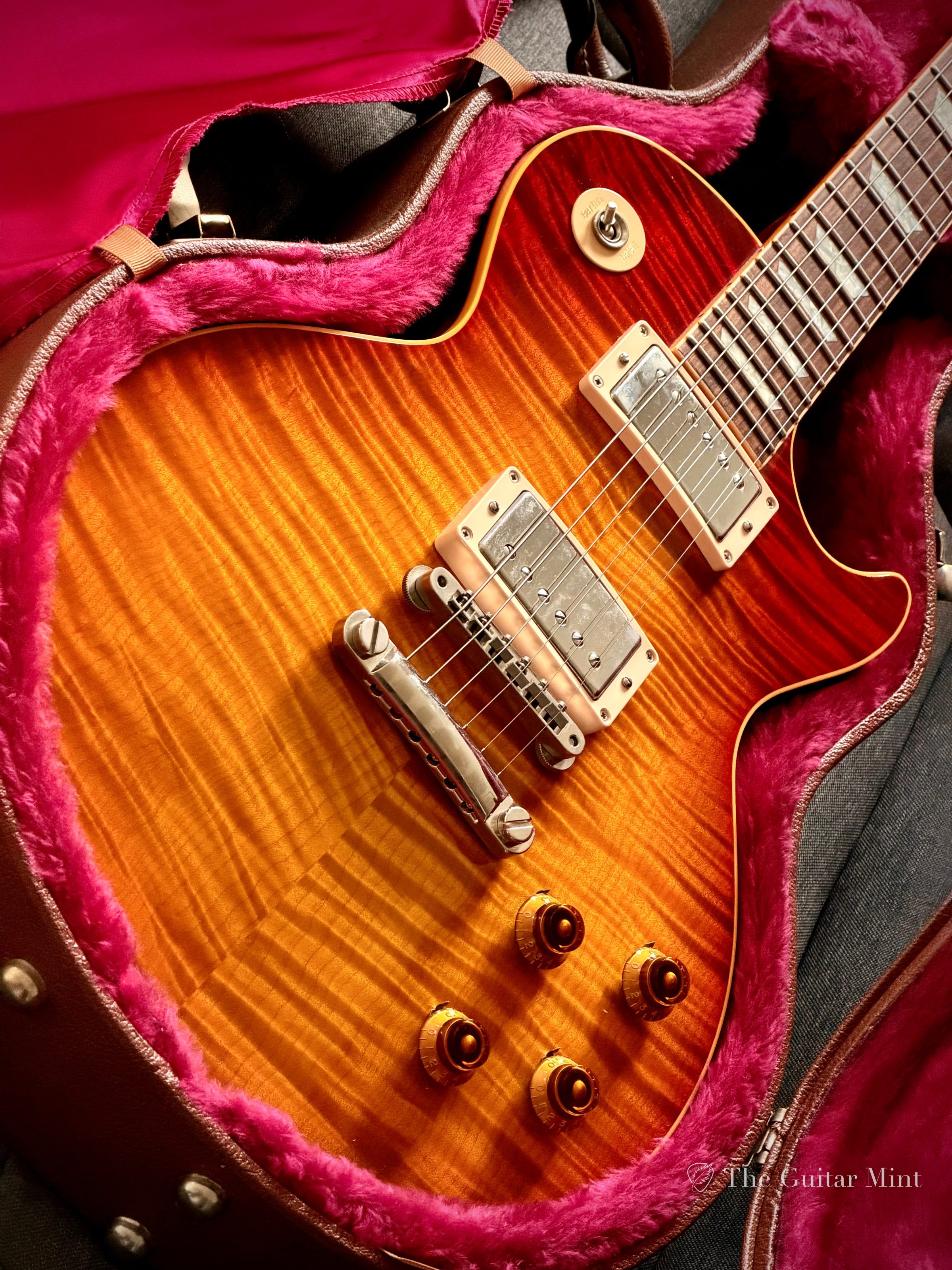 2000 - Gibson Custom Shop Les Paul R9, Flame, Fade Cherry Burst, Mint
