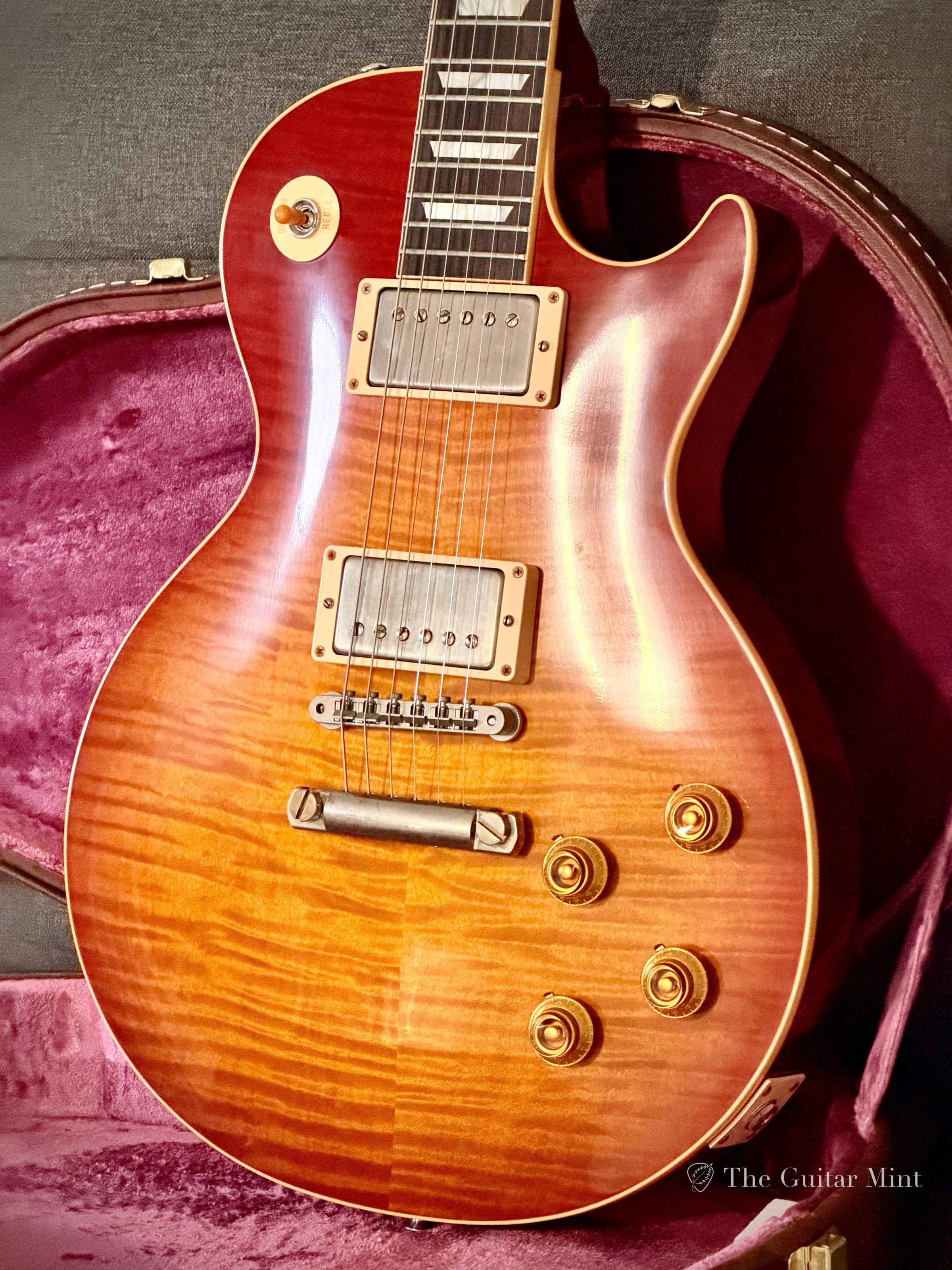2018 - Gibson Custom Shop Les Paul R9, Brazilian board, Faded Cherry, Mint