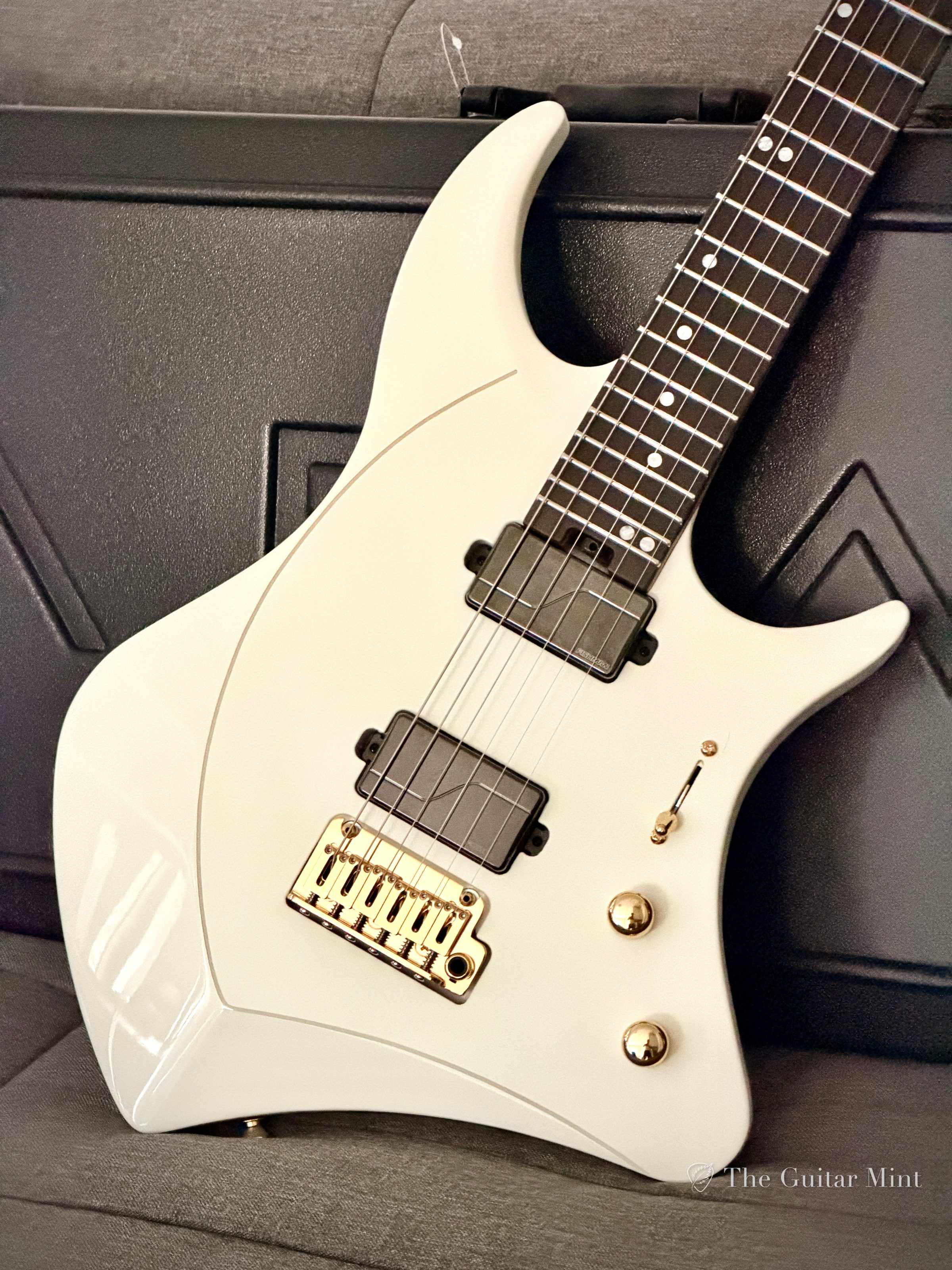 2025 - Abasi Emi 6 Master, Tundra, Mint